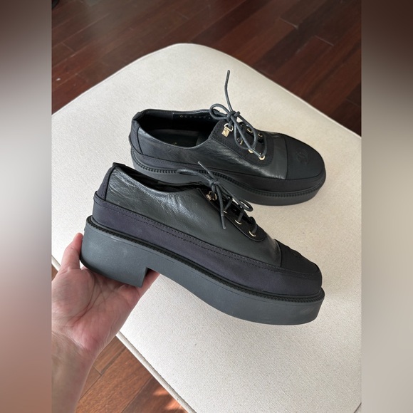 Chanel Loafers 21B Black CC Lace Up Oxford Platform Shoes EUR 40 US 9 - Picture 15 of 16